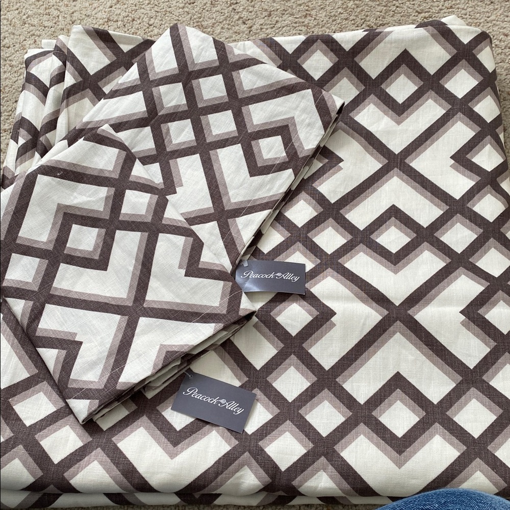 Beautiful Linen Duvet Cover. Queen. 1 King Sham/1 Standard Sham. NWT.